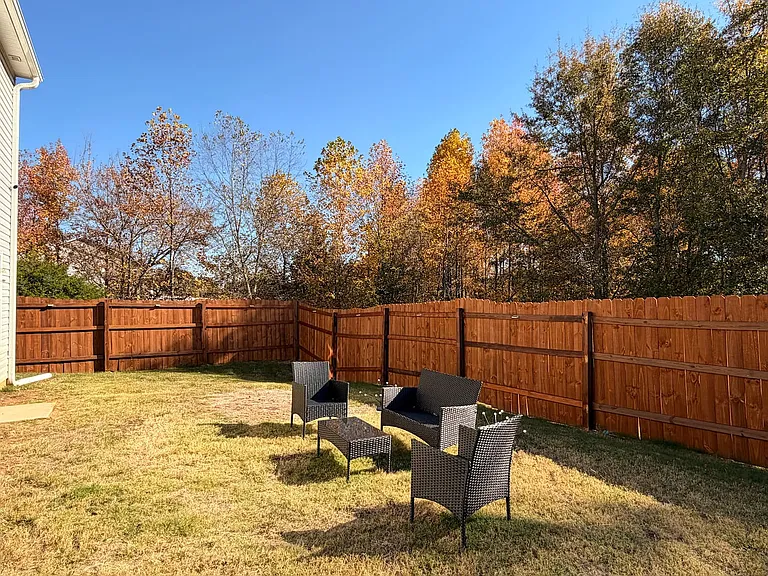 301 Long Grove Ln — Photo 11