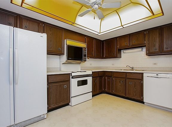 4th image of 9630 S Komensky Ave APT 109