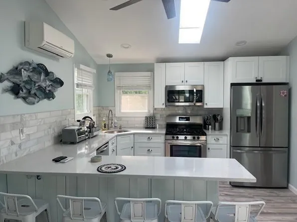 36 Burnham St, Charlestown, RI 02813