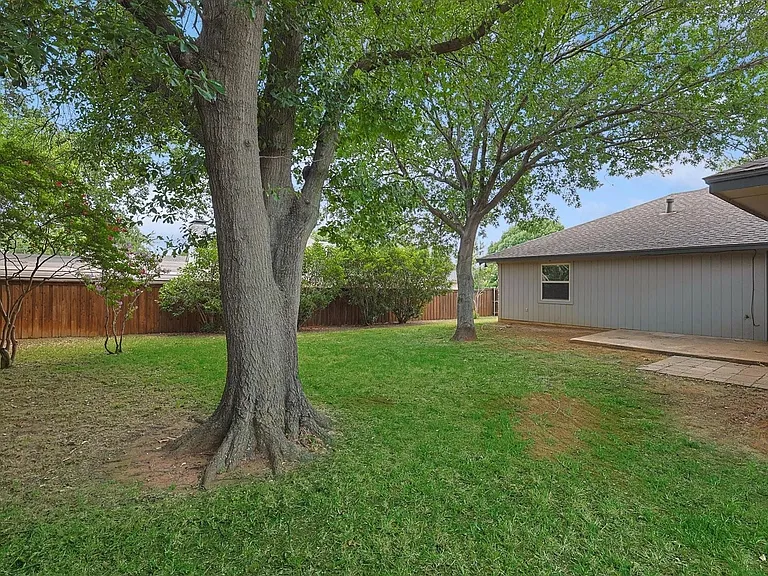 218 Raintree Dr — Photo 19