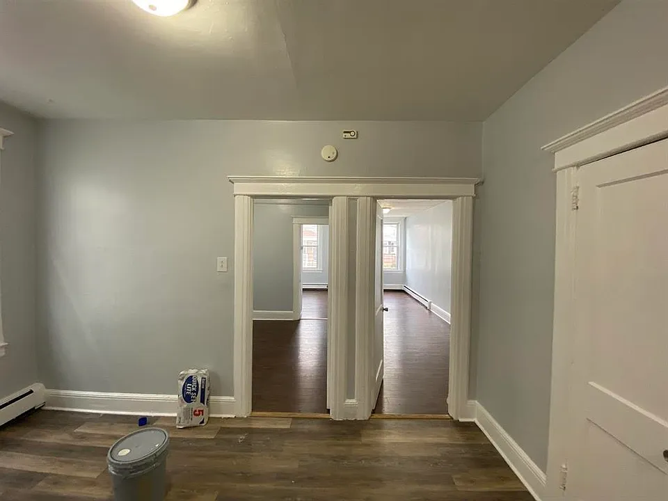 126 W 19th St #1