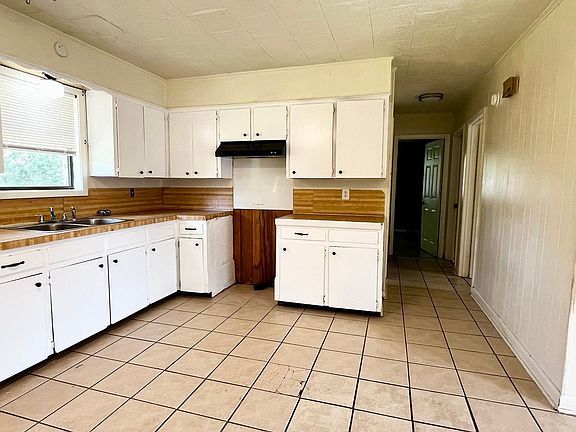 3rd image of 101 Lindsey Cir