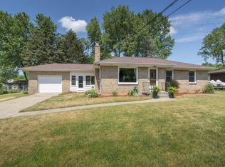 887 Bailey Park Dr NE, Grand Rapids, MI 49525