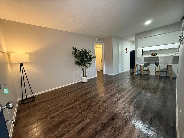 9733 Neuens Rd #10 — Photo 6