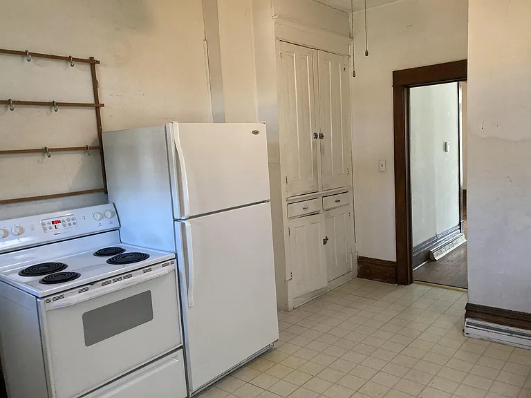212 Grand St — Photo 11