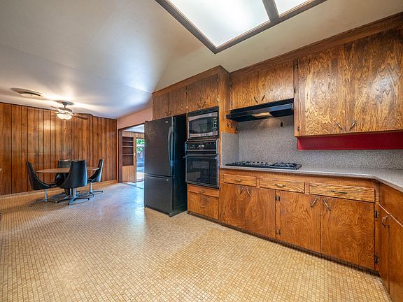4th image of 1654 El Dorado Way