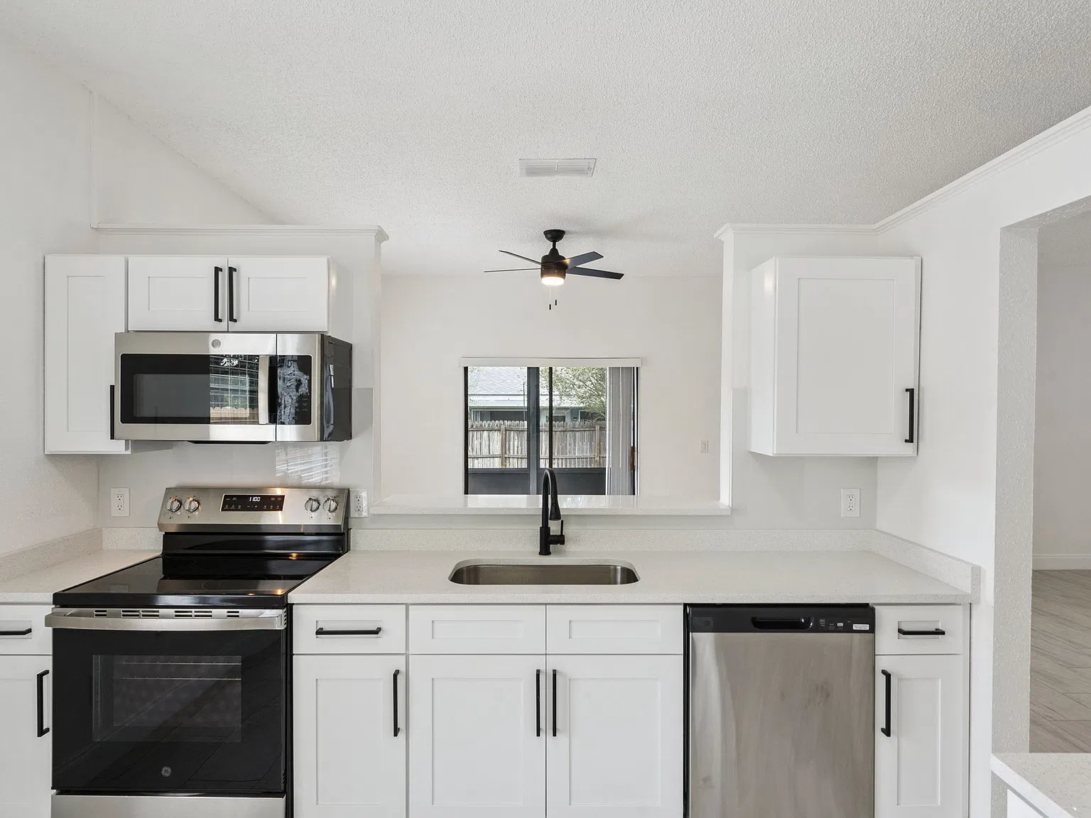 3 bed, 1446 sqft, $2,500 — Photo 3