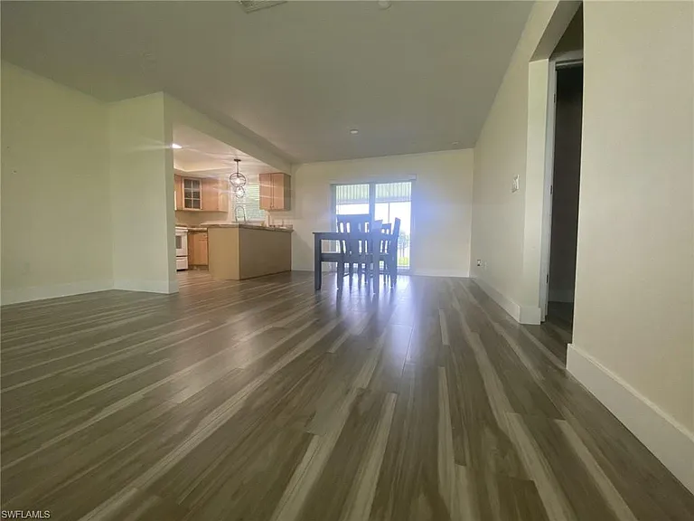 525 SE 11th Ct — Photo 3