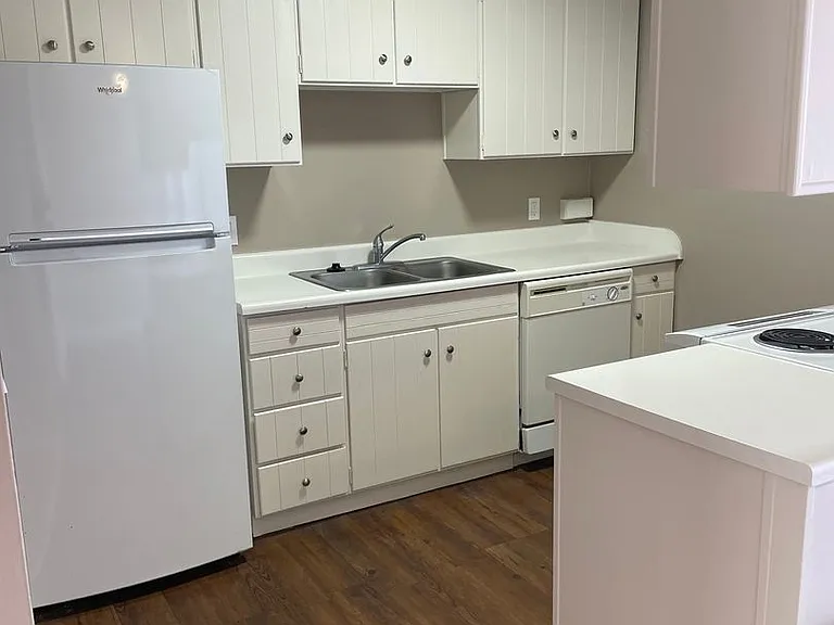 Bristol Square Apartments — Photo 217