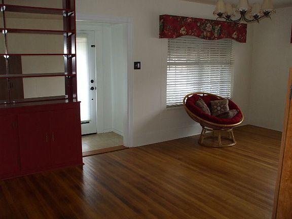 4th image of 1129 Helena Ave
