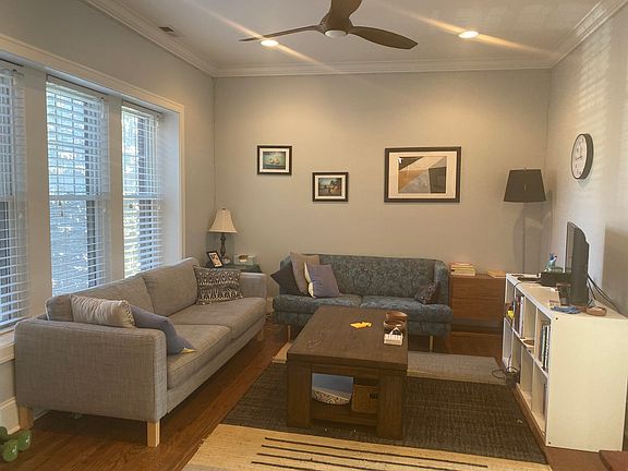 2nd image of 733 W Belmont Ave #3R