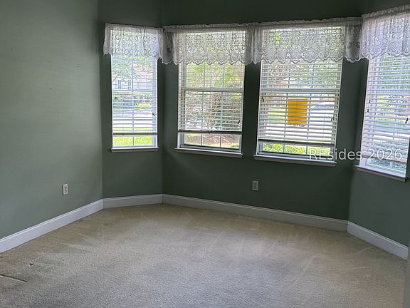 4th image of 6 Duxbury Ln