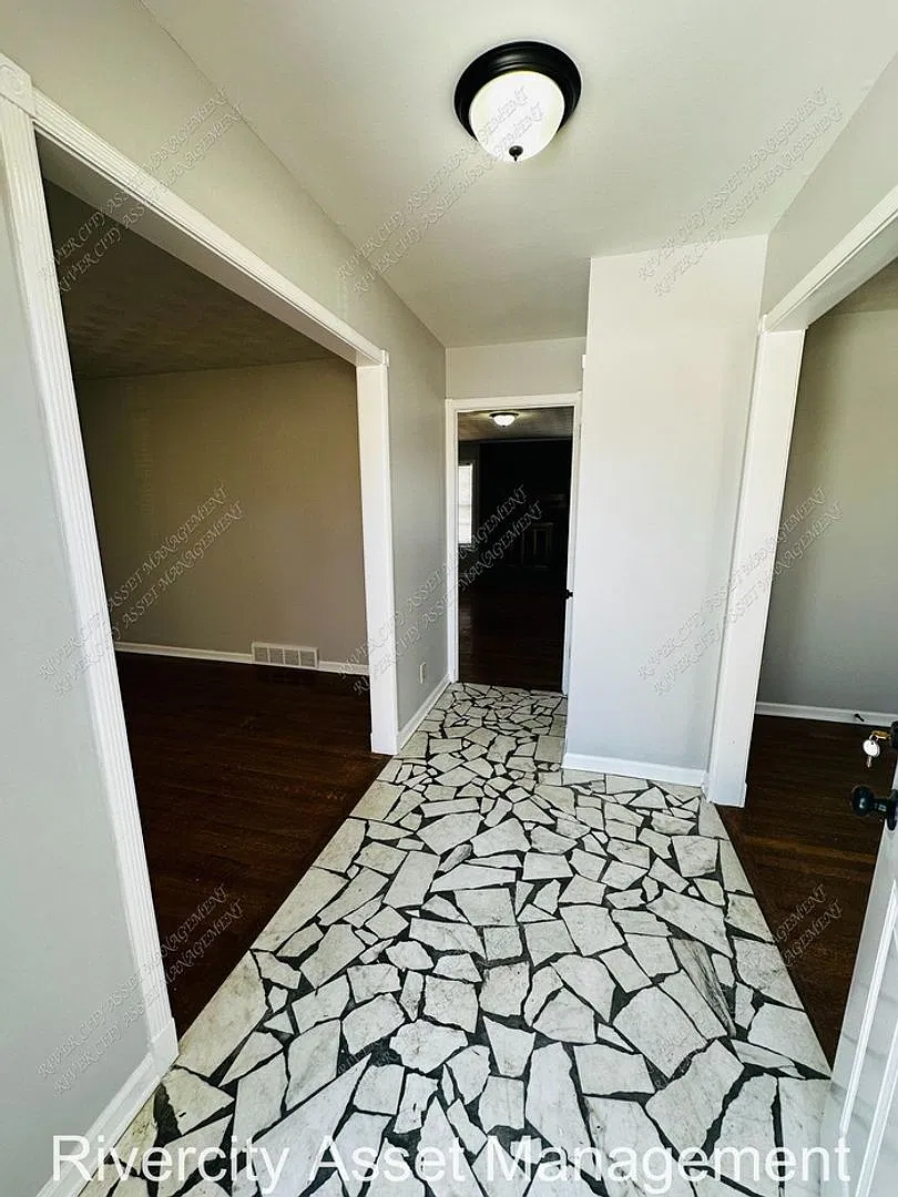 A Renovated Beauty. Definitely A Must See!! — Photo 2