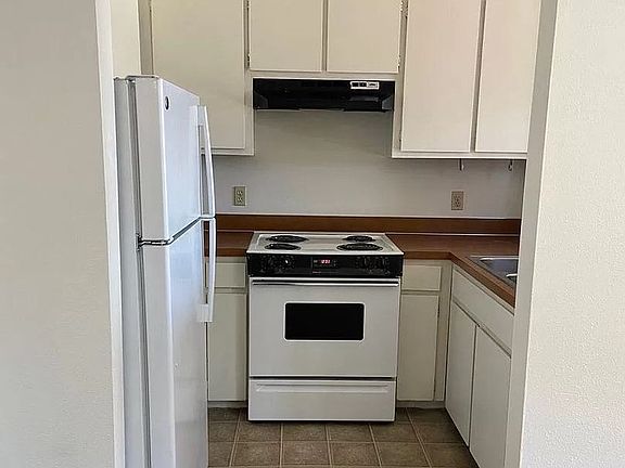 3rd image of 2157 Eastview Pl #B