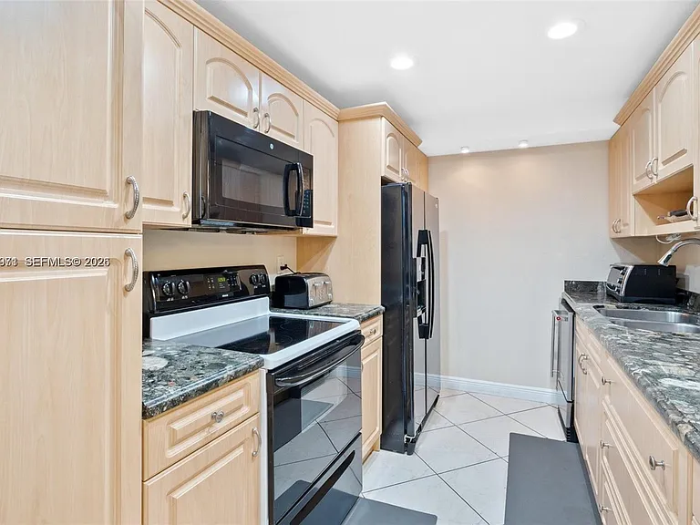 5401 Collins Ave #807 — Photo 14