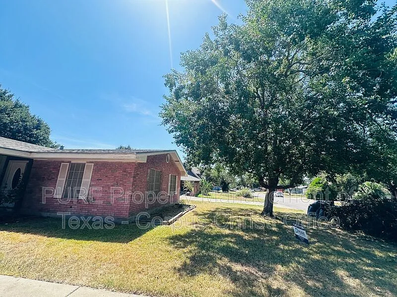 3 bed, 2.0 bath, 1400 sqft, $2,100 — Photo 4