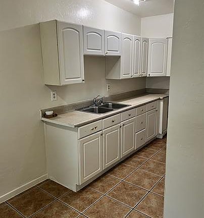 3rd image of 926 W Wedwick St