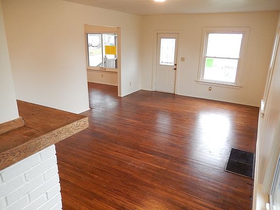 3rd image of 505 N Kenilworth Ave