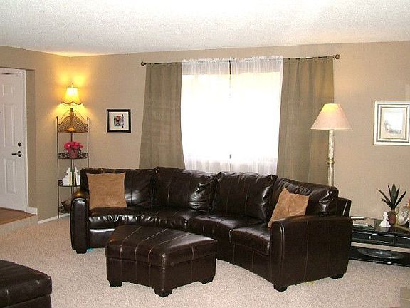 Living room w/ gas f/p