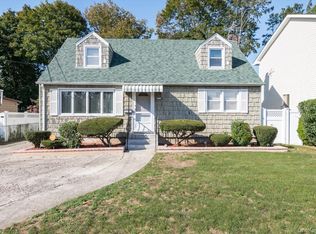 472 Emerson St, Uniondale, NY 11553