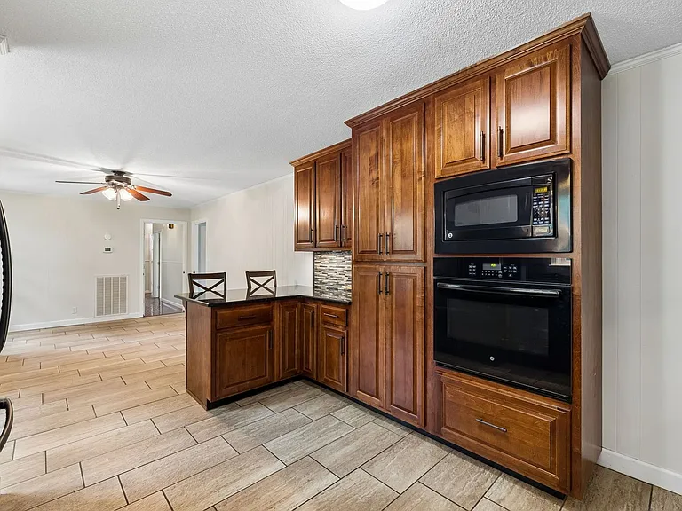 1810 Theresa Dr — Photo 18