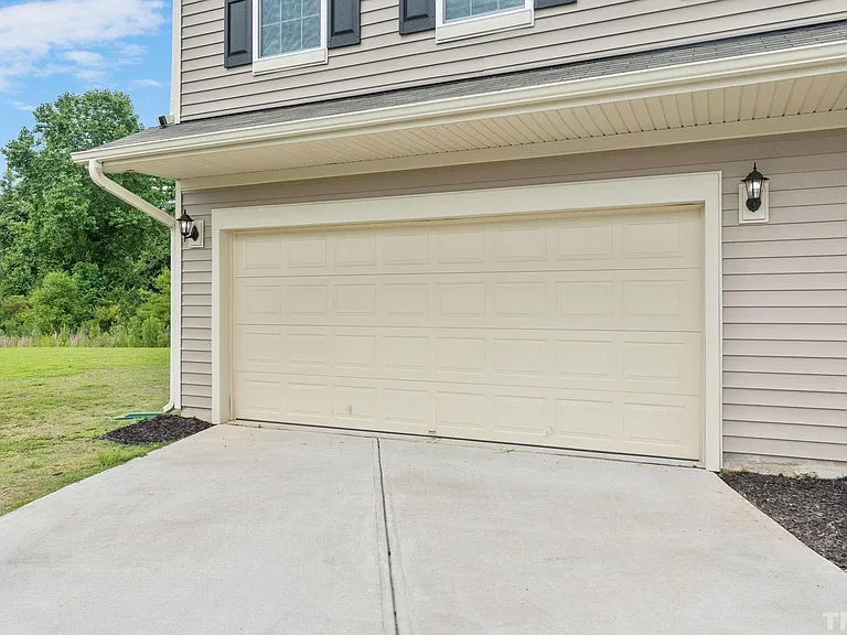 220 Avery Glenn Way — Photo 10