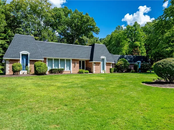3707 Guilford Dr, Erie, PA 16506