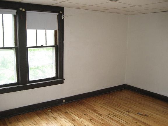 4th image of 364 Floral Ave