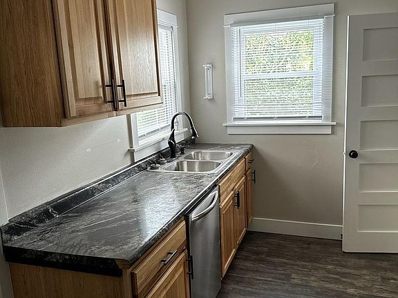 2nd image of 121 Garland St E #119