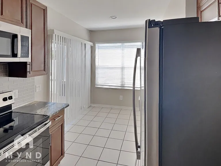 8131 Canterbury Lake Blvd — Photo 9