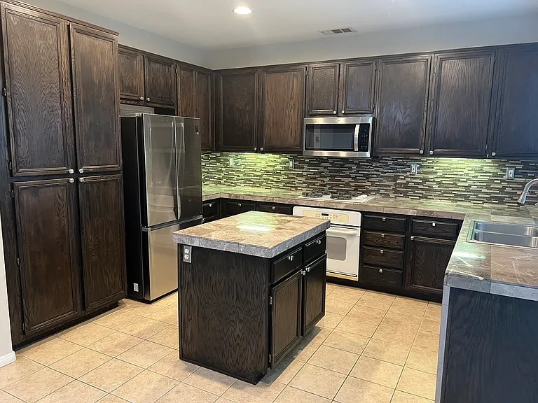 45204 Almora St — Photo 11