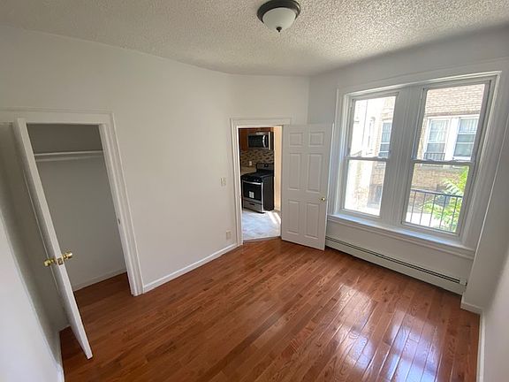 5th image of 520 Sheffield Ave #1R