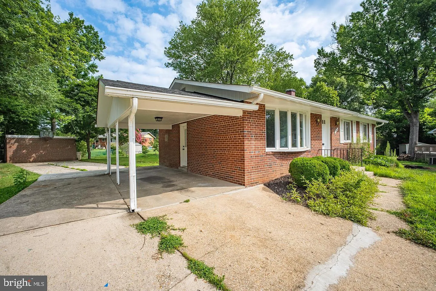 5 bed, 3.0 bath, 2338 sqft, $3,500 — Photo 4