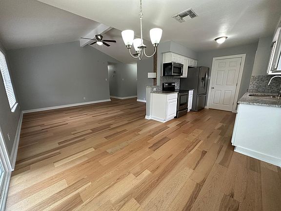 5th image of 2809 Erie Dr