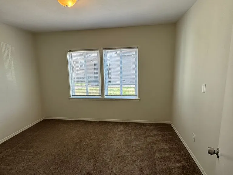 4542 N Lakewood Blvd. — Photo 25