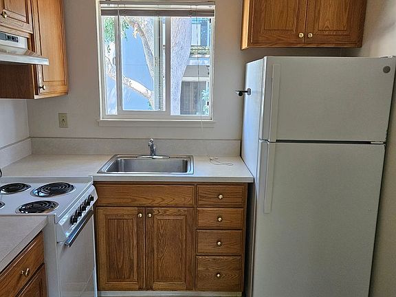3rd image of 1583 Oxford St #2