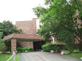 1104 Castilian Ct APT 310, Glenview, IL 60025