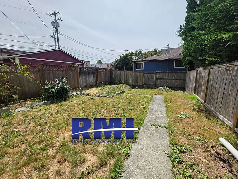 2618 N 8th St — Photo 12