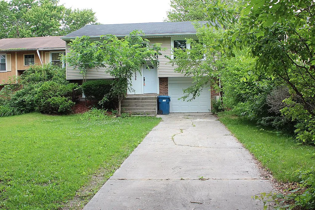 21596 Peterson Ave photo 1