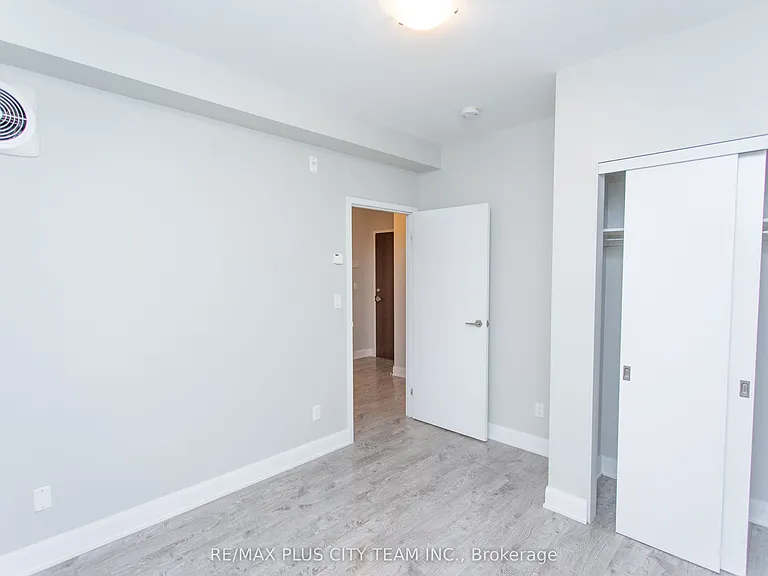 686 Bathurst St #202 — Photo 7