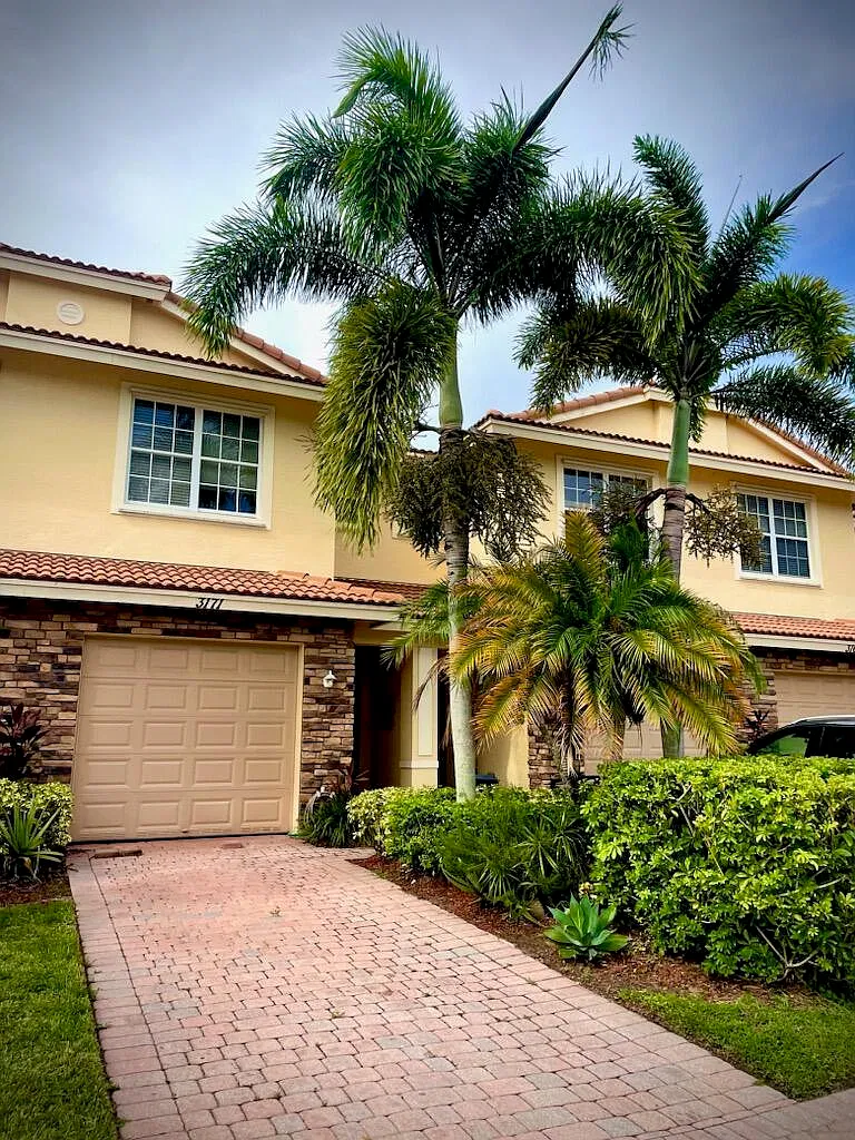 2 bed, 2.5 bath, 1627 sqft, $1,995 — Photo 1
