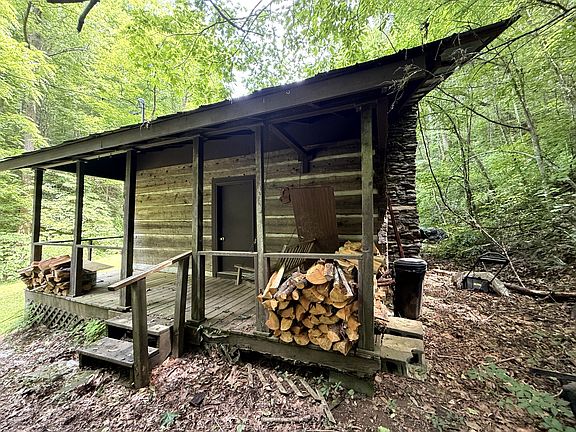3rd image of 2110 Duck Pond Ln