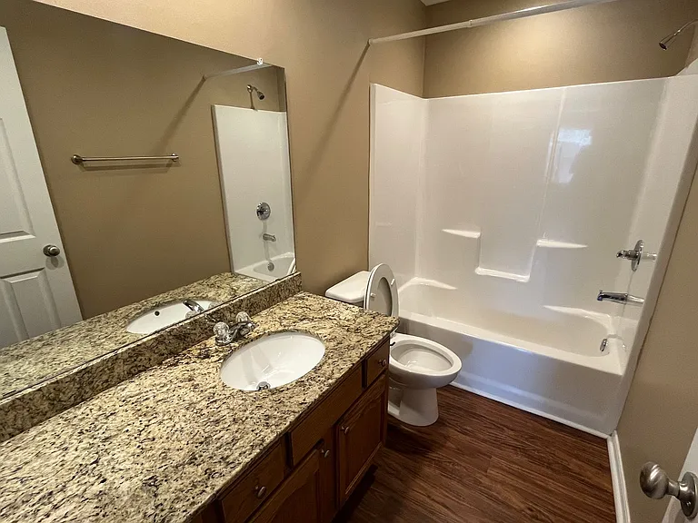 808 S Knoxville Ave — Photo 7