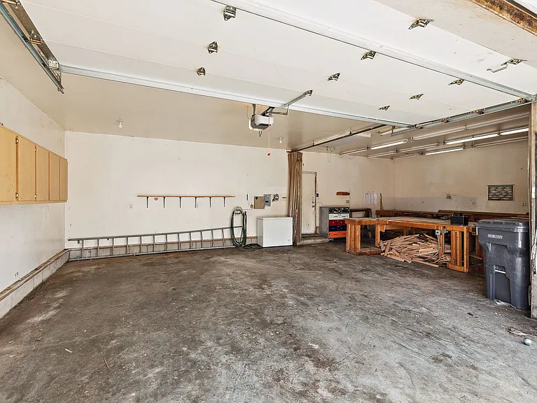 1119 Matilda St — Photo 37