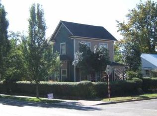 303 NW C St APT A, Grants Pass, OR 97526