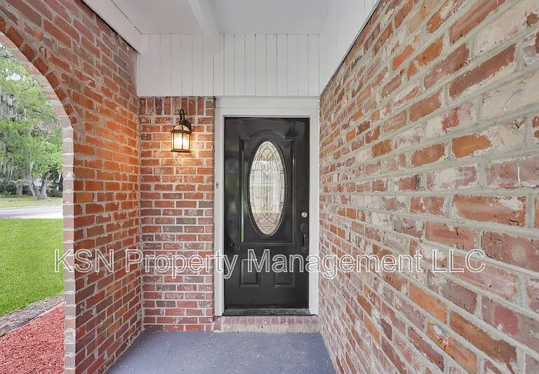 117 Windsor Rd — Photo 8