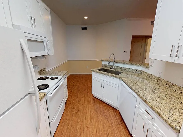 The Whittington Apartments — Photo 12