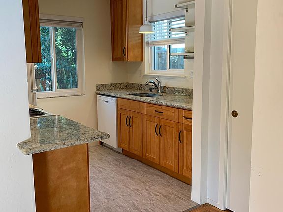 3rd image of 726A Laurel Ave