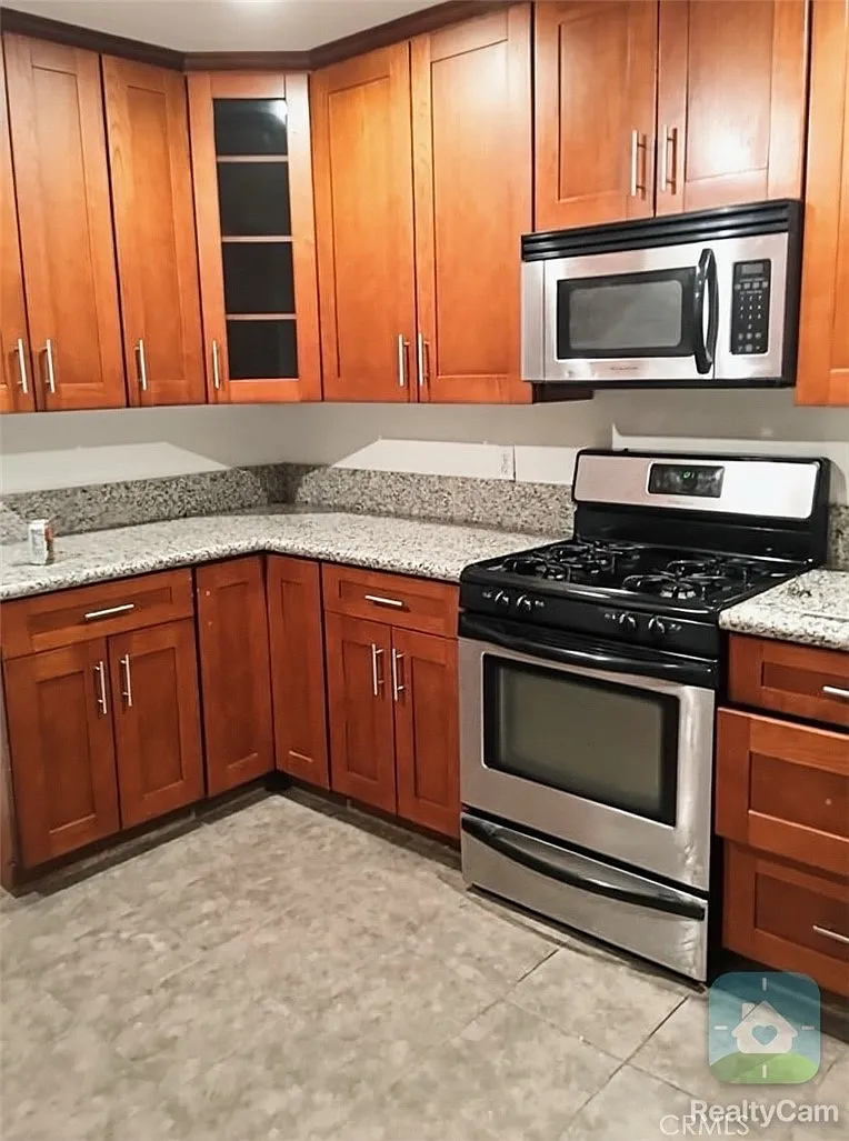 4 bed, 1248 sqft, $2,900 — Photo 3