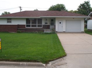 713 E 12th St, Schuyler, NE 68661